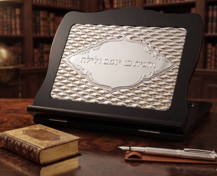סטנדר עץ - חום מוכסף